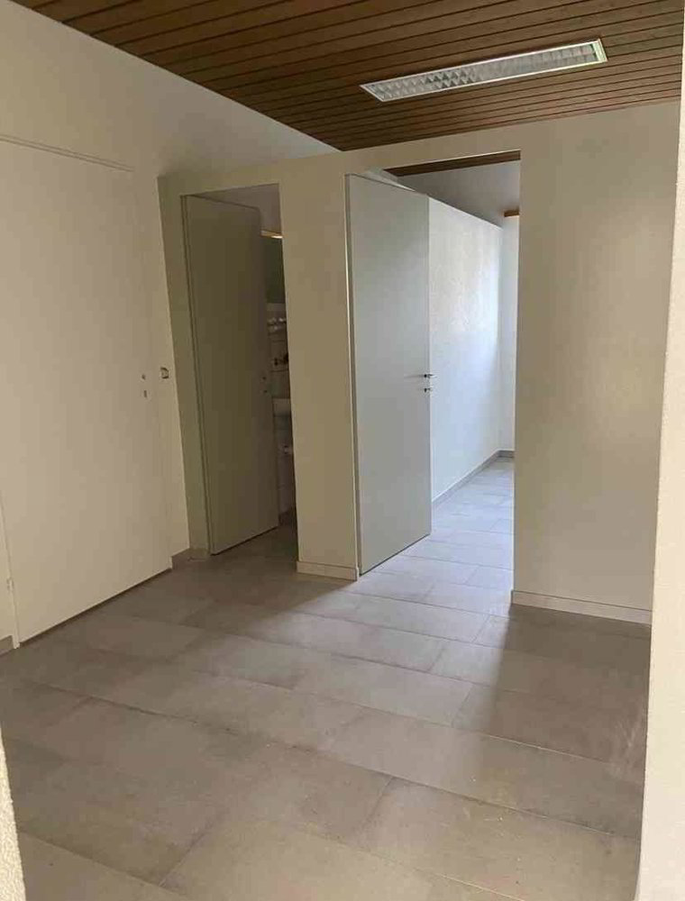 6 Zimmer Büro zu vermieten in Bätterkinden - Bild 1/7