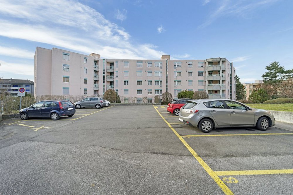 null rooms Car park, garage for rent in Yverdon-les-Bains - image 1/2