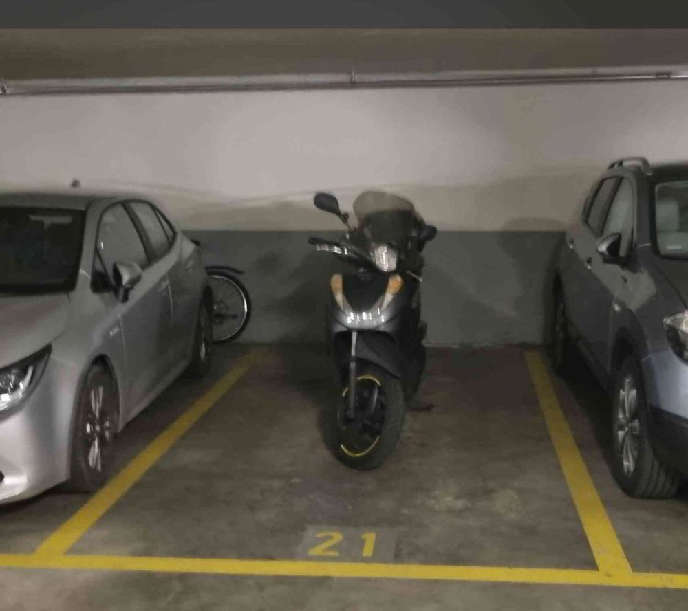 Parking, garage null pièces à louer à Zürich - image 1/1