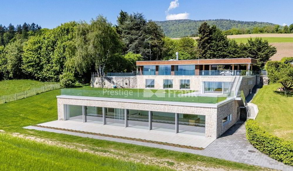 11 rooms House to buy in Neuenburg - image 1/12