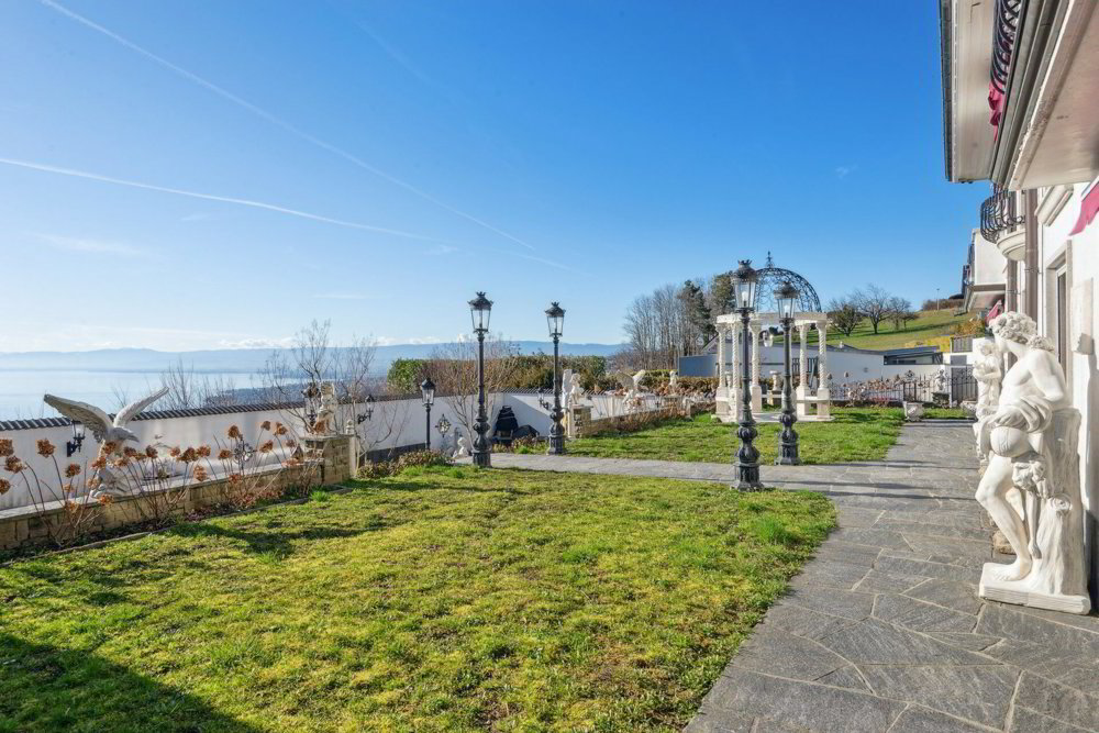 12 rooms House to buy in Pully - image 1/5
