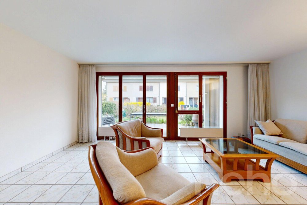 6 rooms House to buy in Aesch BL - image 1/12
