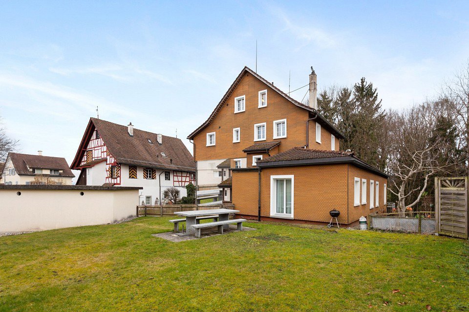 Casa di 14 locali in vendita a Berg SG - immagine 1/13