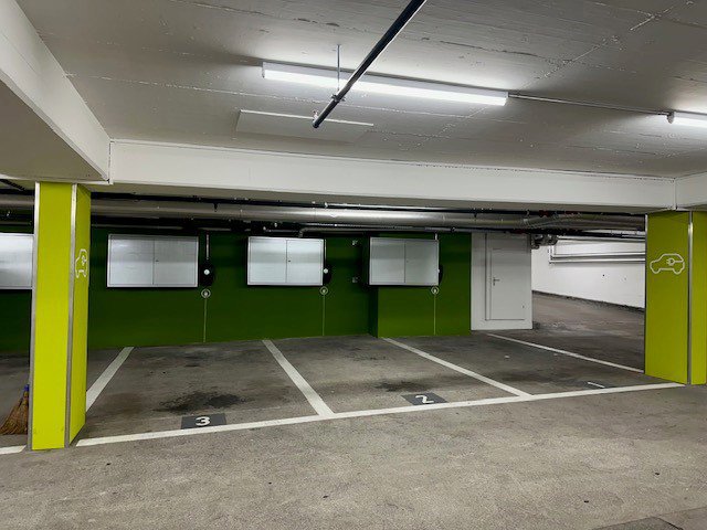 Parking, garage null pièces à louer à Zürich - image 1/5