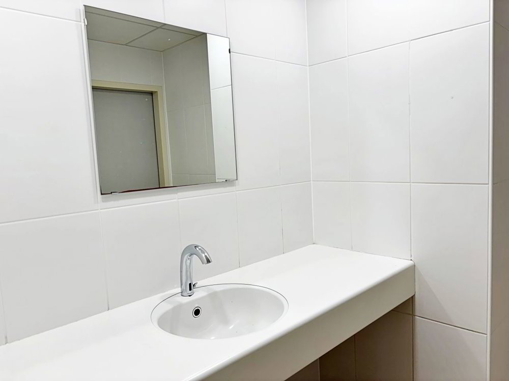 null rooms Office & Commercial for rent in Nyon - image 1/13