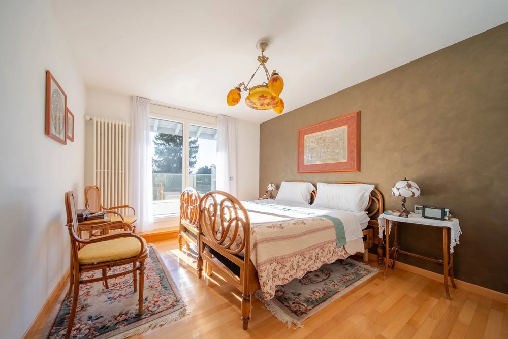 7 rooms House to buy in Vandoeuvres - image 1/13
