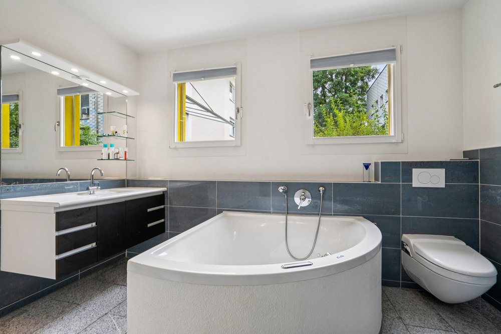 6 rooms Apartment to buy in Zürich - image 1/13