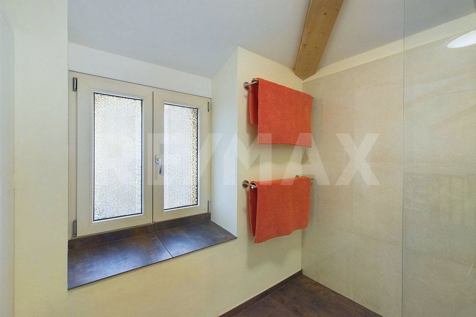Casa di 6 locali in vendita a Colla - immagine 1/13