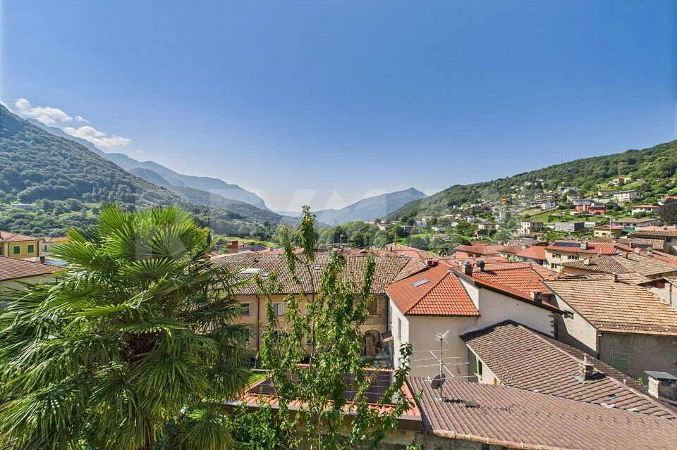 Casa di 8 locali in vendita a Arogno - immagine 1/13