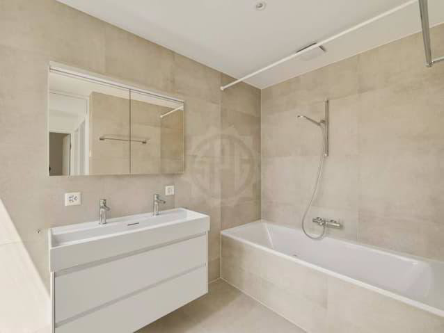 6.5 rooms House for rent in La Conversion - image 1/11