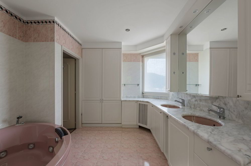 Casa di 7 locali in vendita a Gravesano - immagine 1/14