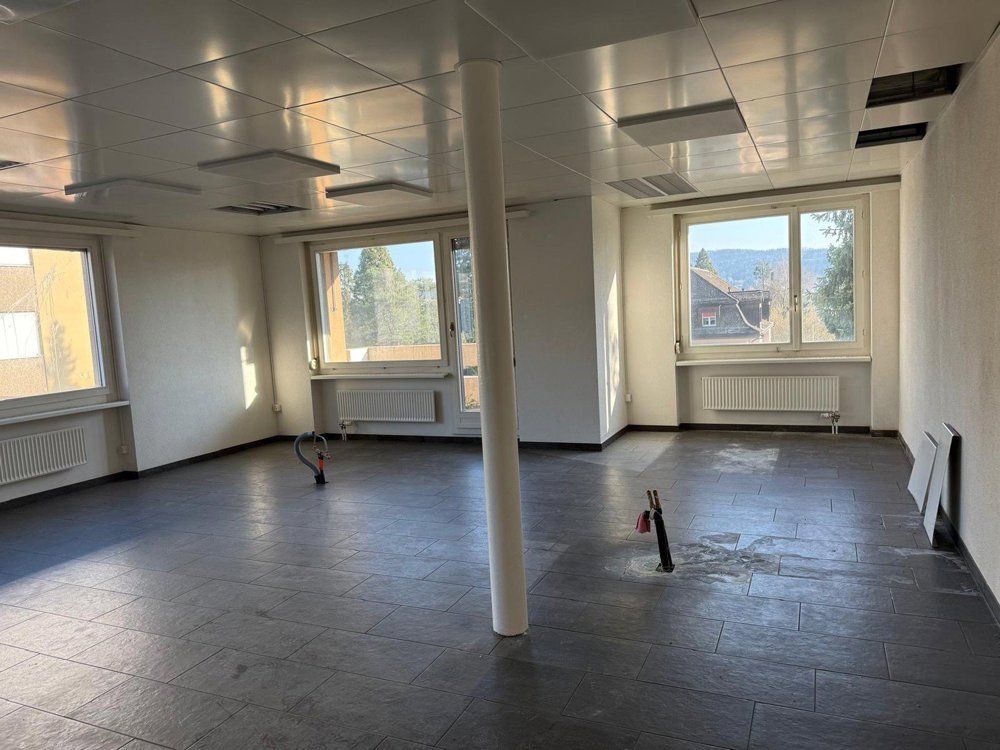null rooms Office & Commercial for rent in Unterengstringen - image 1/2