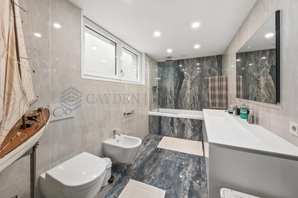 Casa di 8 locali in vendita a Conches - immagine 1/8