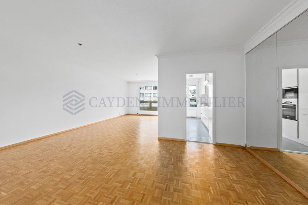 4 rooms Apartment to buy in Genf - image 1/6