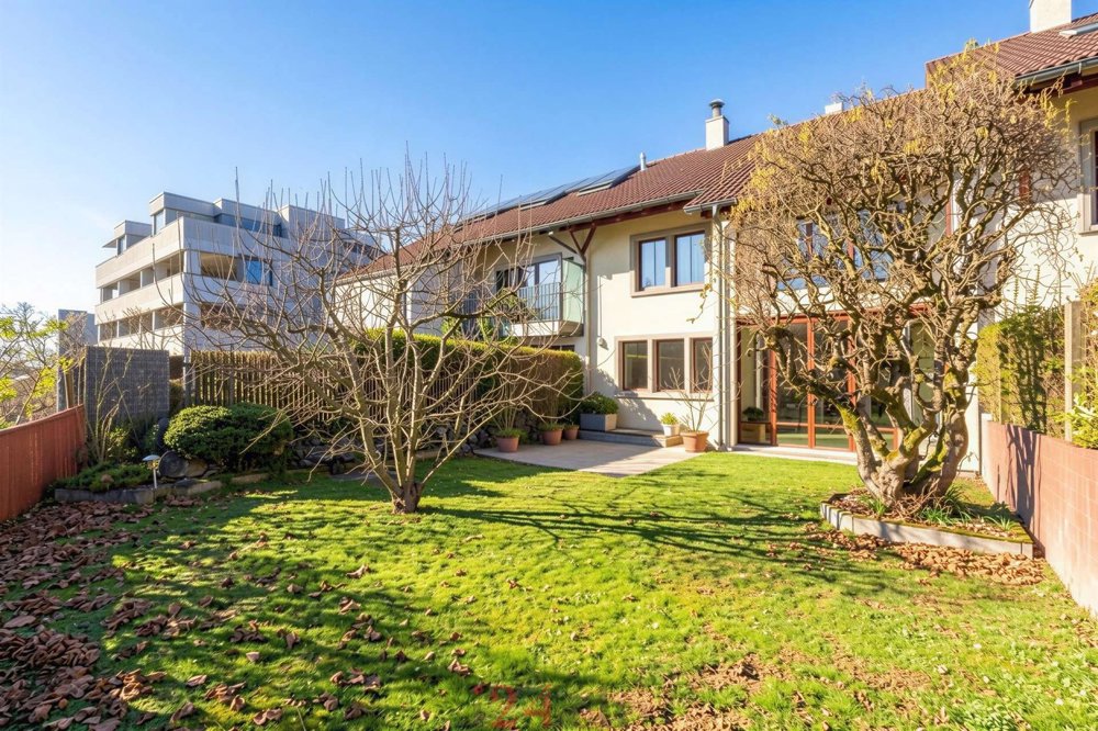 5.5 rooms House to buy in Freienbach - image 1/11