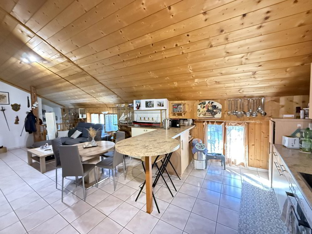 Casa di 10 locali in vendita a Eschert - immagine 1/13