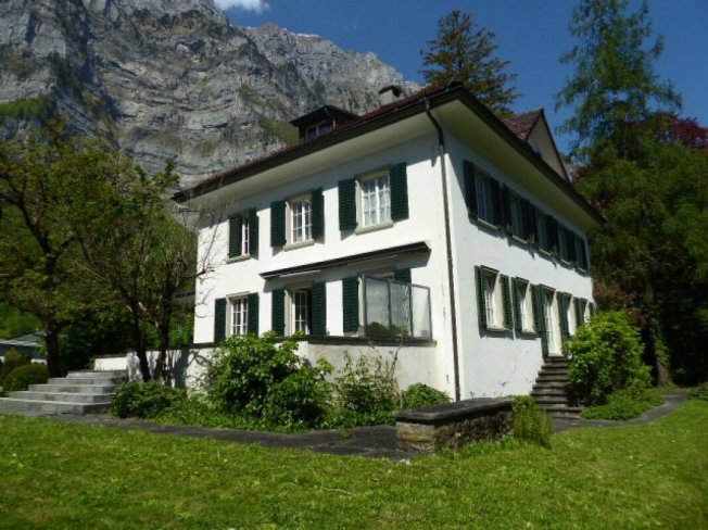 9 Zimmer Haus zum verkaufen in Netstal - Bild 1/1