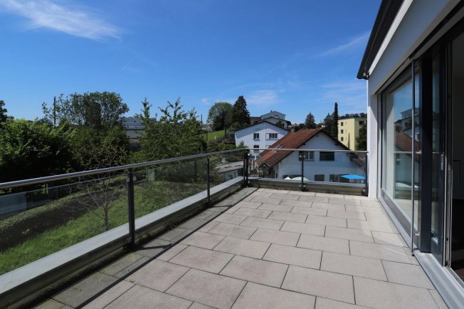 3 rooms Apartment to buy in Hombrechtikon - image 1/1