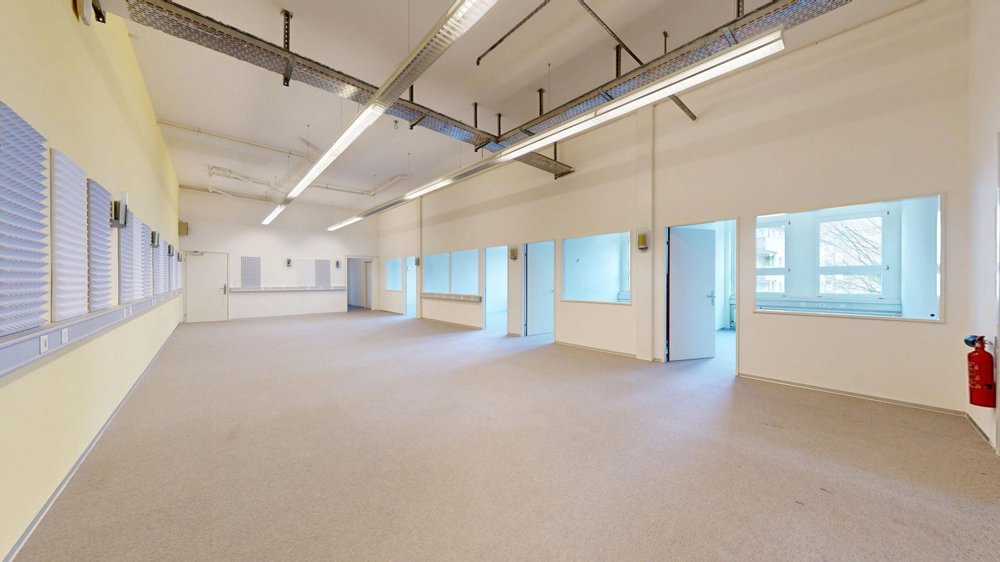 null rooms Office & Commercial for rent in Winterthur - image 1/7
