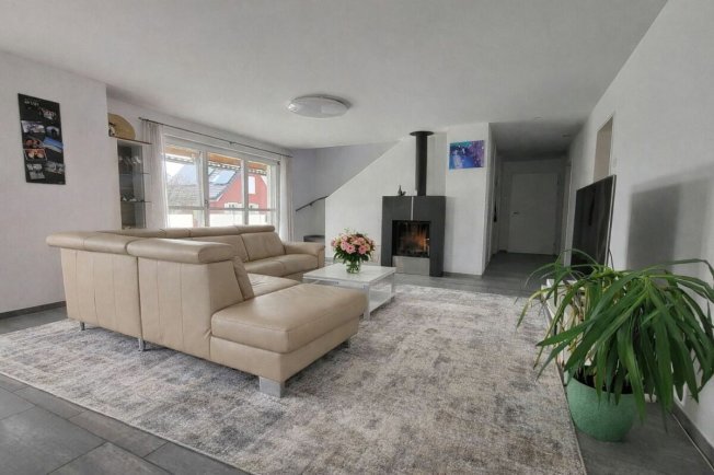 6 rooms Apartment to buy in Hombrechtikon - image 1/1
