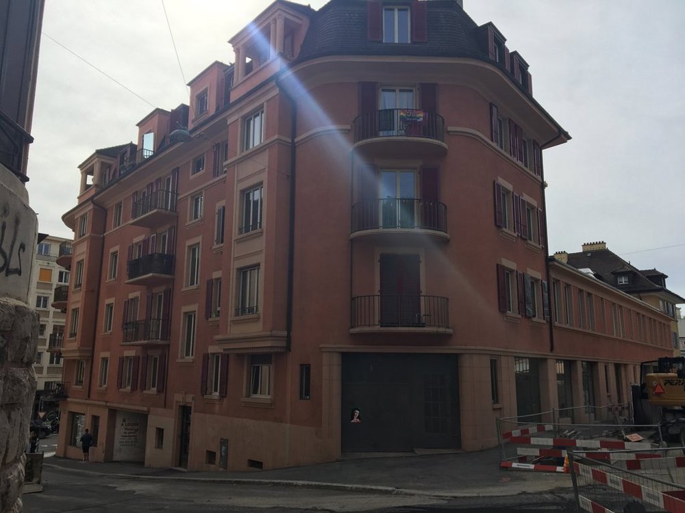 null rooms Car park, garage for rent in Losanna - image 1/2