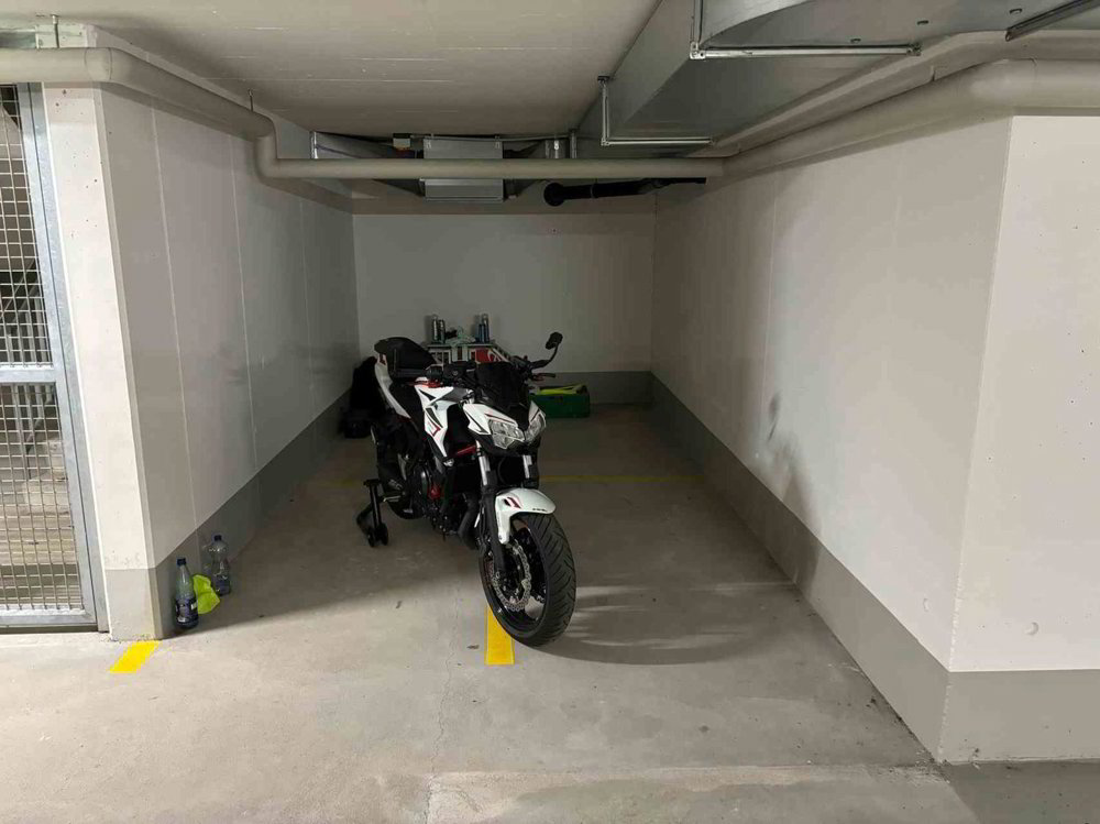 Parking, garage null pièces à louer à Schüpfen - image 1/2
