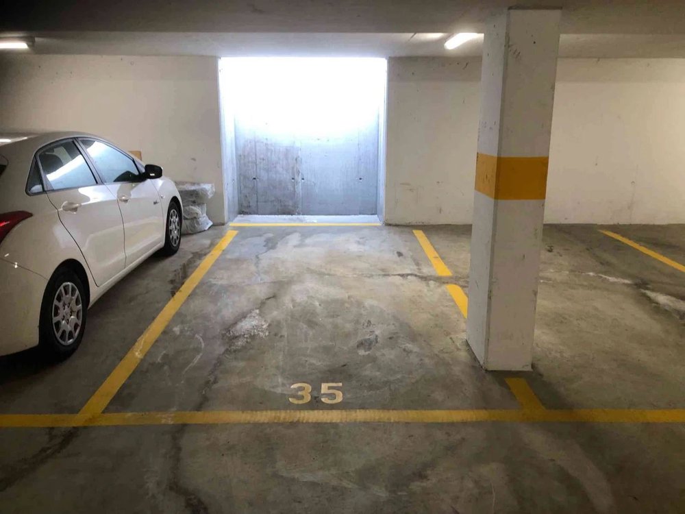 Parking, garage null pièces à louer à Uzwil - image 1/2
