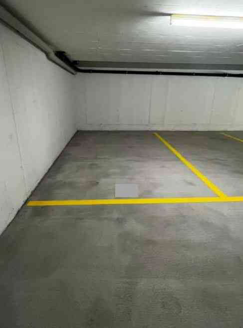 null rooms Car park, garage for rent in Mönchaltorf - image 1/1