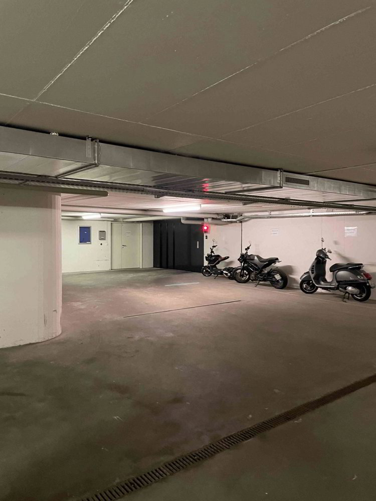 null rooms Car park, garage for rent in Zürich - image 1/2