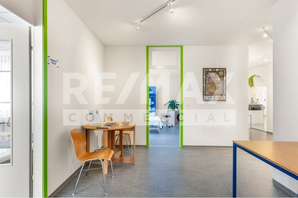 9 Zimmer Büro zum verkaufen in Root - Bild 1/13