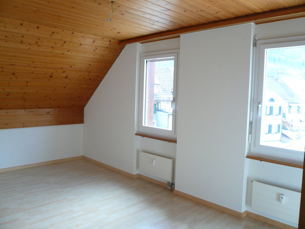 5 Zimmer Wohnung zu vermieten in Ennenda - Bild 1/8