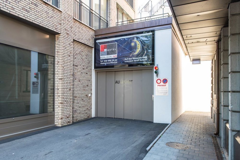 null rooms Car park, garage for rent in Zürich - image 1/4