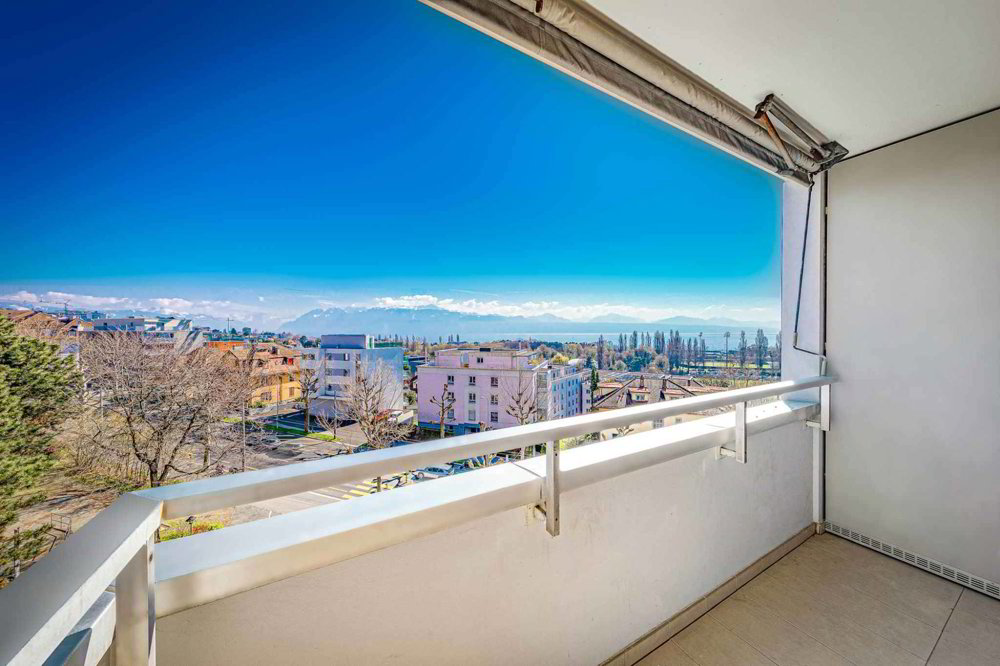 5 rooms Apartment to buy in Lausanne - image 1/8