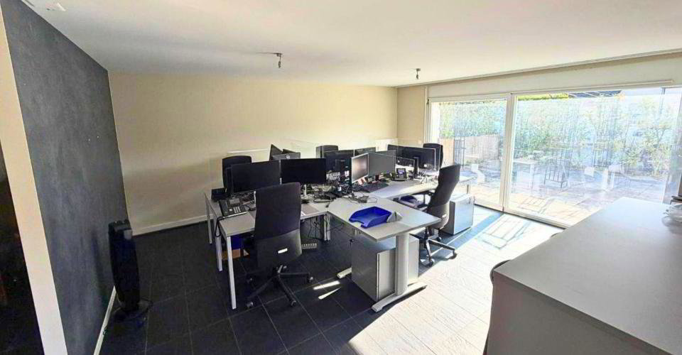 Bureau & Commerce null pièces à louer à Perroy - image 1/8
