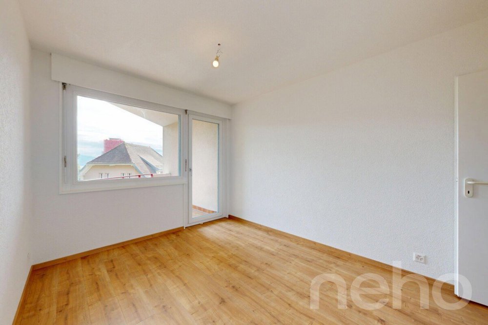 6.5 rooms Apartment to buy in Prilly - image 1/12