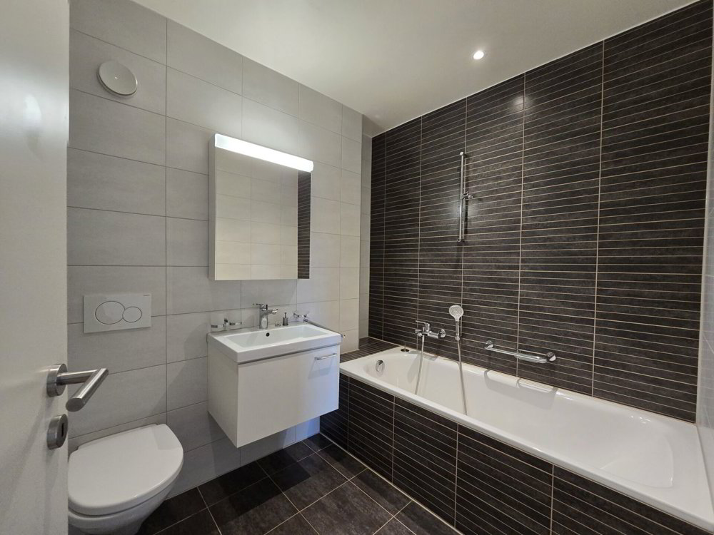 4 rooms Apartment to buy in Lausanne - image 1/13