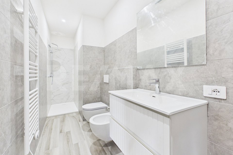 1 rooms Apartment to buy in Ponte Tresa - image 1/13