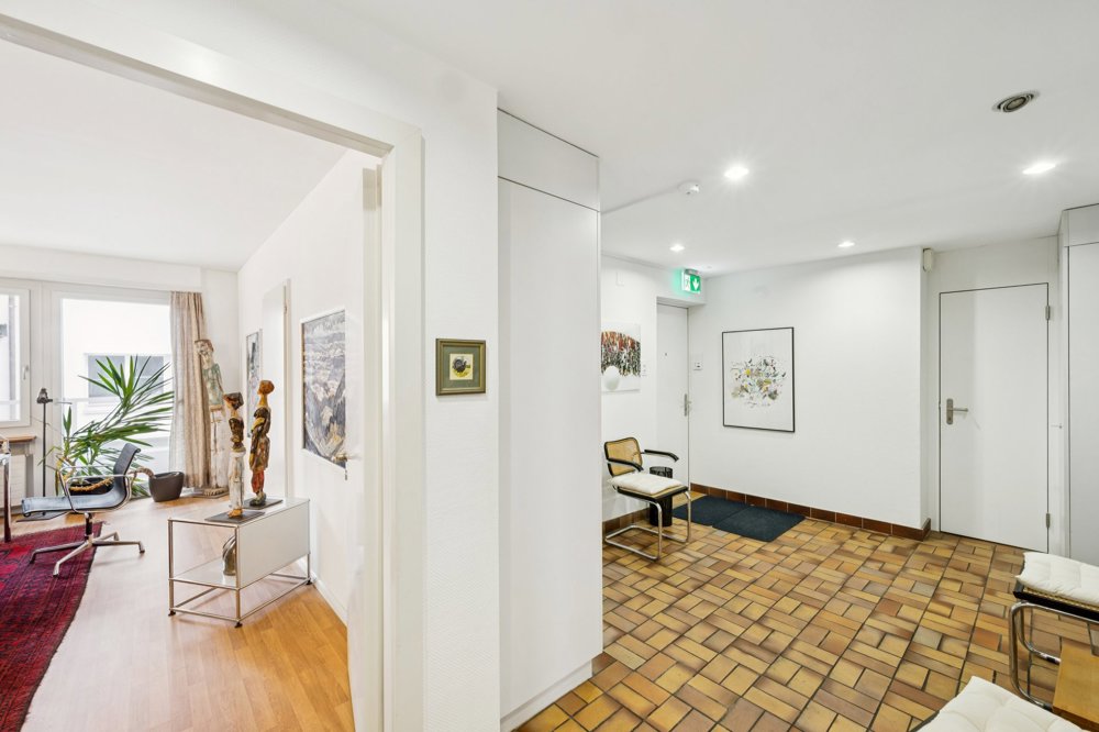 null rooms Office & Commercial for rent in Basel - image 1/5