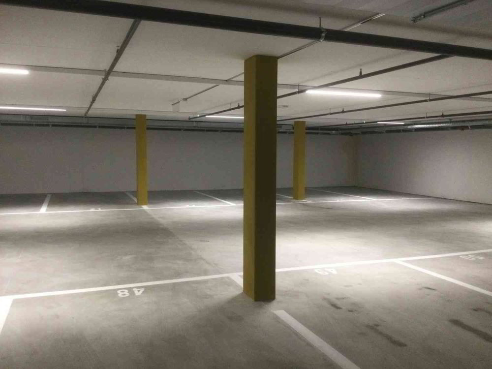null rooms Car park, garage for rent in Hagendorn - image 1/2