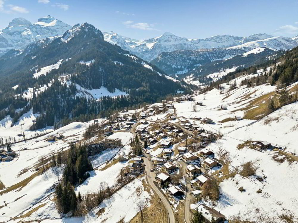 Casa di 5 locali in vendita a Lenk im Simmental - immagine 1/13