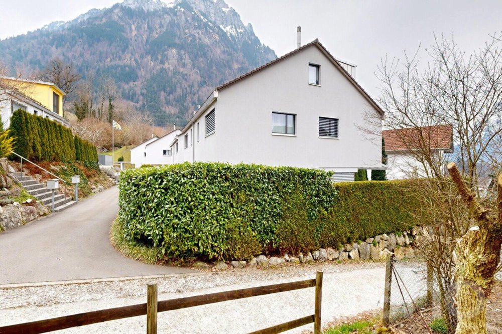 5.5 rooms House to buy in Morschach - image 1/12