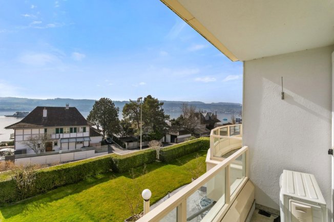 4 rooms Apartment to buy in Meilen - image 1/1