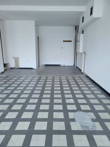 null rooms Office & Commercial for rent in Ginevra - image 1/6
