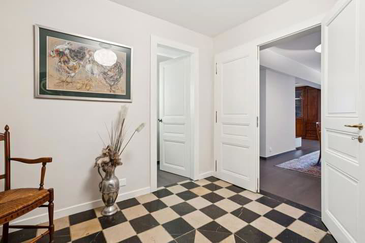 12 rooms House to buy in Villars-sous-Yens - image 1/13
