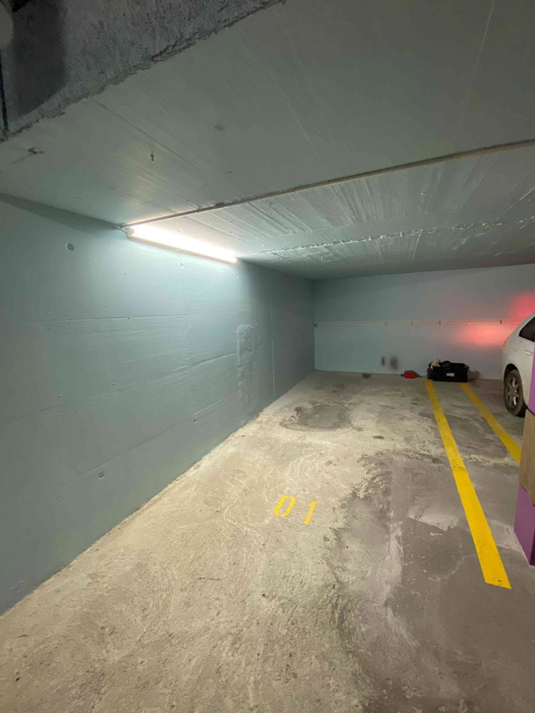 null rooms Car park, garage for rent in Rain - image 1/1