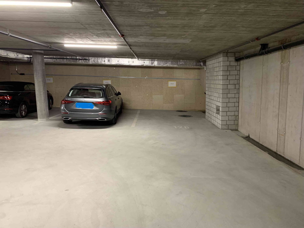 Parking, garage null pièces à louer à Mels - image 1/4
