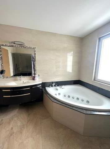 Casa di 8.5 locali in vendita a Romont FR - immagine 1/9