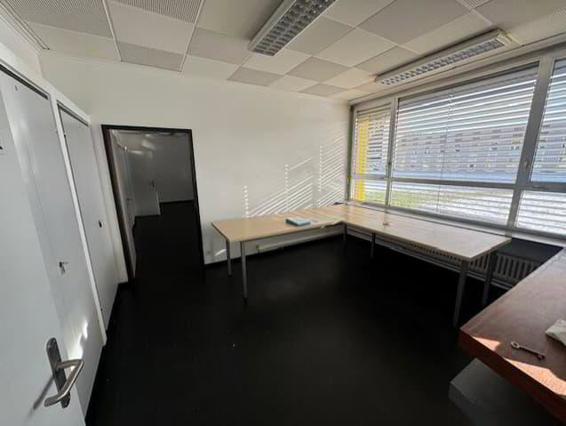 null rooms Office & Commercial for rent in Porrentruy - image 1/6