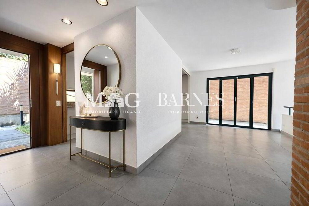 Casa di 5 locali in vendita a Porza - immagine 1/13