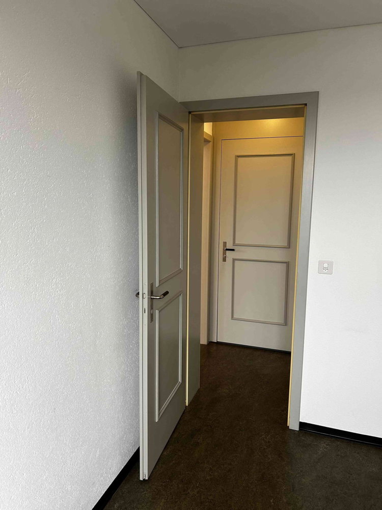 2 rooms Office & Commercial for rent in Steckborn - image 1/5